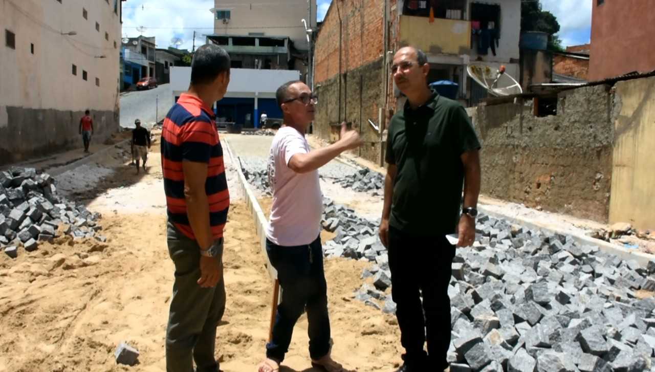 Camacã: Prefeitura inicia o calçamento no novo acesso da Travessa Carlos Gomes